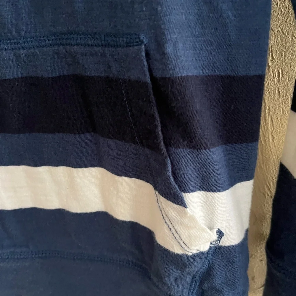 Gap kids long sleeve with front pocket